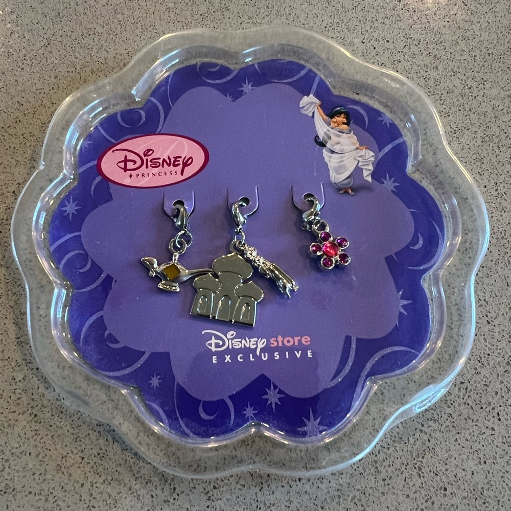 Disney Store Exclusive Aladdin Jasmine Princess Charm Set